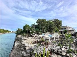 Water Front House, hotel u gradu Providensijales