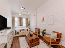 East Main Lofts - Farmhouse 204, hotel i Madison