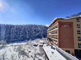 The Orchard Greens Resort - A Centrally Heated Property, готель у місті Маналі