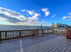 Stunning 2BR/2BA Bayfront Retreat