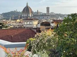 Caterina de' Medici luxury attic with terrace and parking