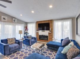 Pet-Friendly Narragansett Home with Deck and Gas Grill, hotel em Narragansett