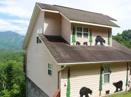 Heavenly View - Bear Themed Cabin, HotTub, Dog-Friendly, Near Gatlinburg