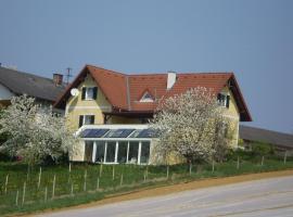 Gästehaus Haagen, hotel i Bad Waltersdorf