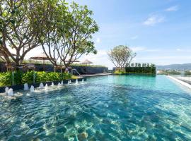 Ramada Plaza by Wyndham Chao Fah Phuket, hotell i Phuket