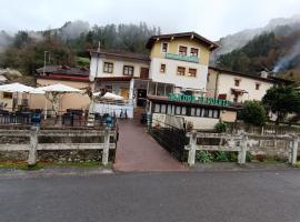 Habitaciones Restaurante Asador el Puente Galdames, landsted i San Pedro de Galdames