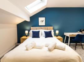 Cosy Large Ensuite Room in the Heart of Oldham, hotel a Oldham