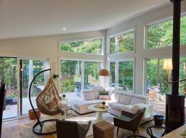 Chalet TERRE en harmonie avec la nature, Tremblant, hotel pet friendly a Lac-Superieur