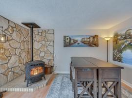 Cozy Nampa Escape with Fireplace and Smart TV!, hotel a Nampa