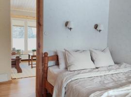 Rustic and unique apartment in Lahemaa national park, fjölskylduhótel í Kolga