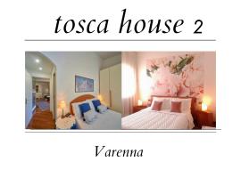 tosca house 2, hotel v destinaci Varenna