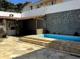 Casa com Piscina ao lado do Shopping