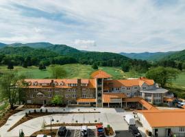 Waynesville Inn and Golf Club, Tapestry Collection by Hilton，韋恩斯維爾的飯店