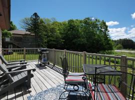 Cozy Pond Side Cottage in Bar Harbor! [The Nook], Hotel in Bar Harbor