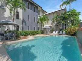 Bay Village Tropical Retreat & Apartments