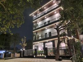 Emerald Suites, hotel s 5 zvjezdica u gradu 'Greater Noida'