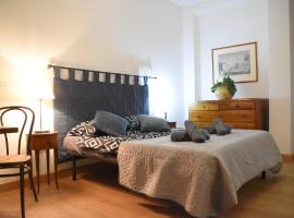 Loft with private parking, hotelli kohteessa Trieste