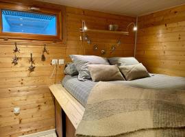 Cosy Petite Chalet T3, Jardin, Terrasse, Parking. Chamonix Mont-blanc., Hotel in Les Houches