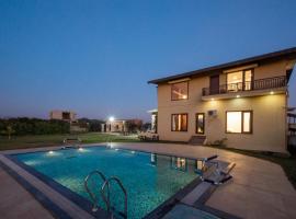 Alaya Stays 3 BHK Farmhouse wit Pvt Pool & Garden - Anantara, biệt thự ở Gunta