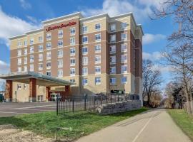 Hampton Inn & Suites Cincinnati Midtown Rookwood, hotel u gradu 'Cincinnati'