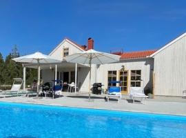 Villa VitvikenB i Gotland Pool – hotel w mieście Slite