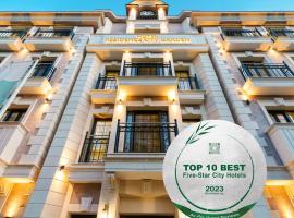 Residence City Garden - Certificate of Excellence 3rd place in Top 10 BEST Five-Stars City Hotels for 2023 awarded by HTIF, hotel v destinácii Plovdiv