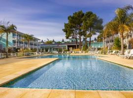 Howard Johnson Hotel & Convention Center Madariaga - Carilo: Carilo'da bir otel