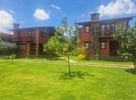 Cabañas Puerta de Bosque, hotel v destinácii La Manzanilla de la Paz