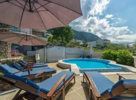 5 bedroom family villa in Makarska, heated pool and jacuzzi