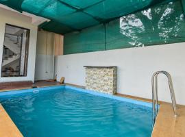 EMPYREAN STAY ll 2BHK II GOOD LUCK VILLA ll PRIVATE POOL II BBQ II, hotel u gradu 'Lonavala'