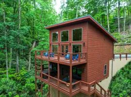 New Cozy Mountain Cabin Hot Tub Near Downtown