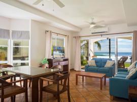 Villas Iguana A-14 Beachfront Condo，Iguana的飯店