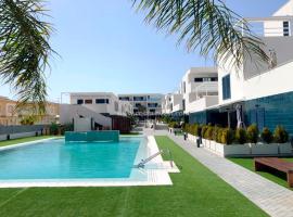 Palmview Poolside Heaven in Turquesa del Mar, hotel v destinaci Orihuela