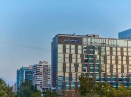 Radisson Blu Plaza El Bosque Santiago, хотел, който приема домашни любимци, в Сантяго