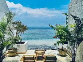 La Plage Onirique Beachfront Nusa Penida