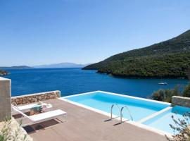 VILLAS MIRO - Luxury Villas with Direct Sea Access for 14 people, hotelli Syvotassa