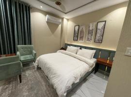 Shelton Boulevard Hotel Lahore: Lahor şehrinde bir otel