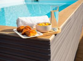 Evasion en plein cœur de la ville Studio Jacuzzis Sauna et piscine au centre de Port-Louis, hotell sihtkohas Port-Louis