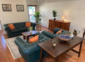 Grand retreat in peaceful street, hotel u gradu 'Wodonga'