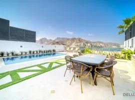 Grand 4BR Villa with Chilled-Heated Pool, Al Dana Island Fujairah by Deluxe Holiday Homes