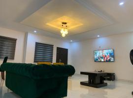 Charming & Cozy 1-BDR Apt - Mini Flat - 247 Power, Kitchen, Wi-Fi, DSTV, Netflix, 5 mins from the Airports, Hotel in Ikeja