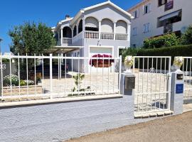 Cosy villa near the beach, Pension in Zadar