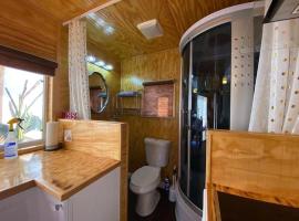 Sun Tiny House A Pahrump, hotel in Pahrump