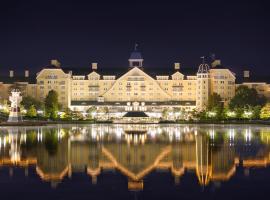 Disney Newport Bay Club، فندق في شيسي