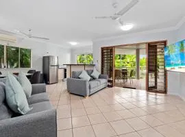 Oliva St 2 Bedroom Palm Cove Apartment