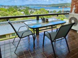 Gosfords Best Location with Views, hotel di Gosford