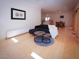 Twilight Villa - 3 bedroom house in Box Hill, Hotel in Box Hill