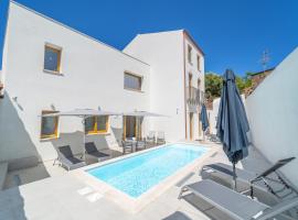 Nuova -Luxury Rooms & Apartment-, hotel i Olbia