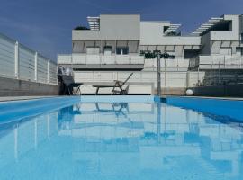 The Prince - Luxury apartments with Pool: Peschiera del Garda şehrinde bir otel