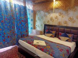 Hotel Kashmir Heaven، فندق في سريناغار